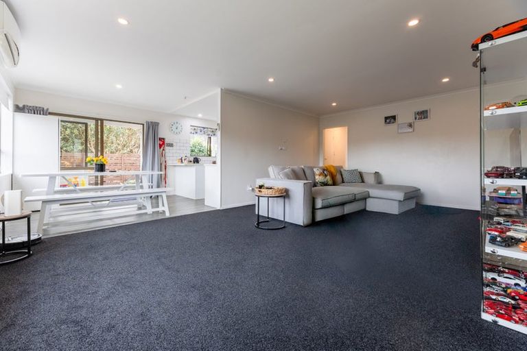 Photo of property in 34a Rewarewa Crescent, Waikanae, 5036