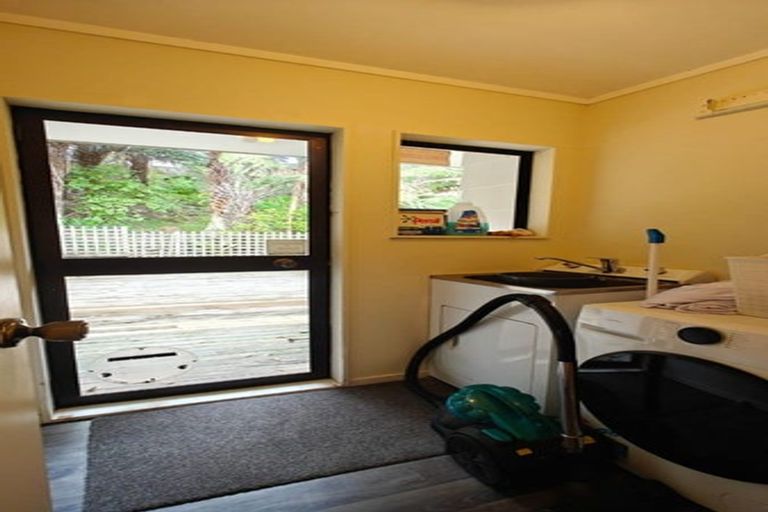 Photo of property in 51 Topliss Drive, Northcross, Auckland, 0632