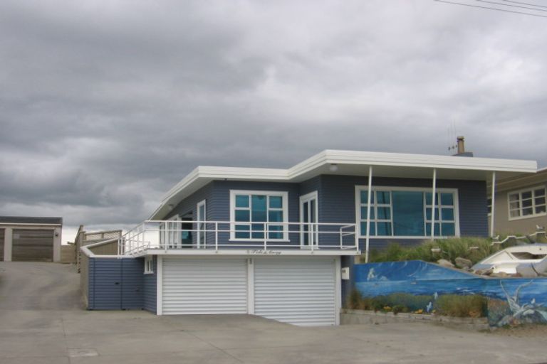 Photo of property in 5 Marine Parade South, Foxton Beach, Foxton, 4815