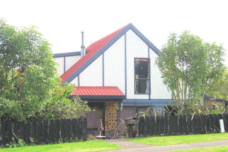 Photo of property in 9 Pokapu Place, Bethlehem, Tauranga, 3110