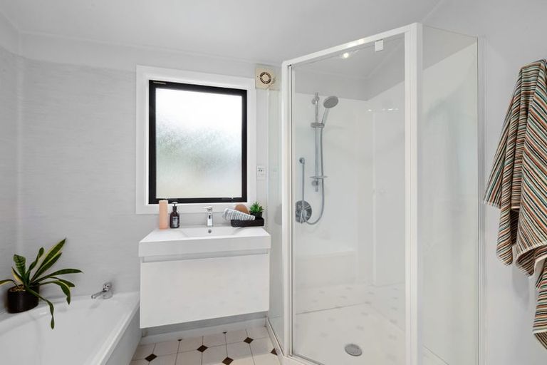 Photo of property in 105 Poplar Grove, Whalers Gate, New Plymouth, 4310