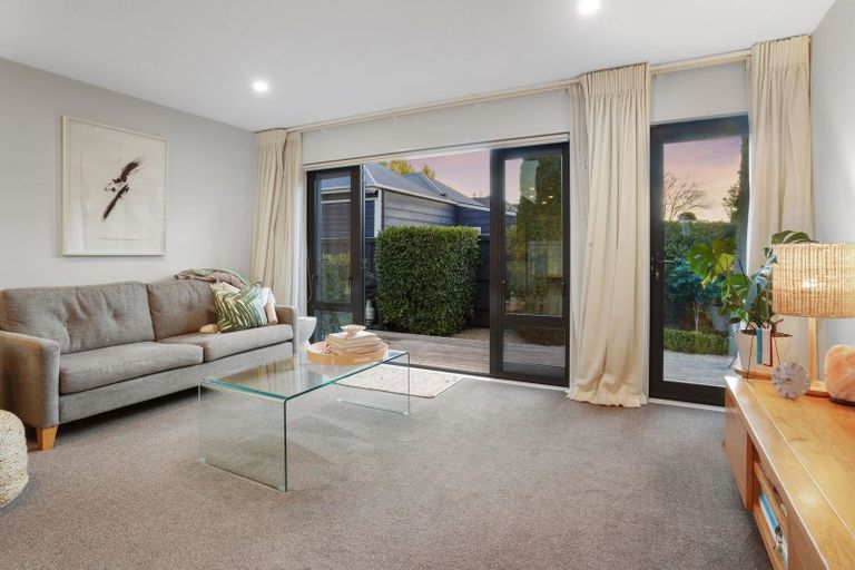 Photo of property in 3/129 Aikmans Road, Merivale, Christchurch, 8014