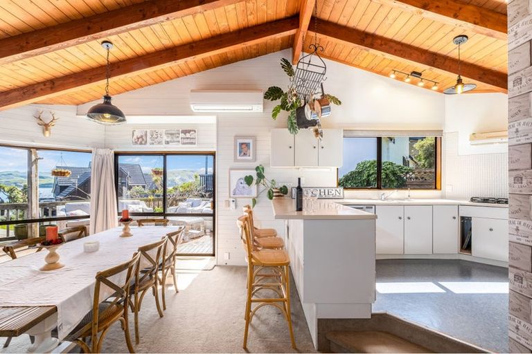 Photo of property in 10 The Crowsnest, Whitby, Porirua, 5024