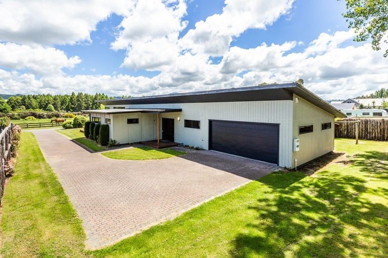 Photo of property in 108 Kinloch Road, Kinloch, Taupo, 3377