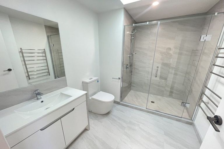 Photo of property in 2/61 East Street, Papakura, 2110