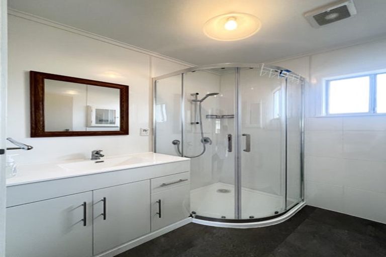 Photo of property in 2/3 Pinedale Place, Henderson, Auckland, 0610