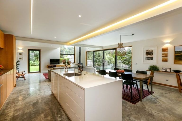 Photo of property in 76 Cutfield Road, New Plymouth, 4310