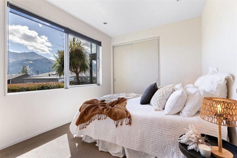 Photo of property in 17 Poplar Drive, Kelvin Heights, Queenstown, 9300