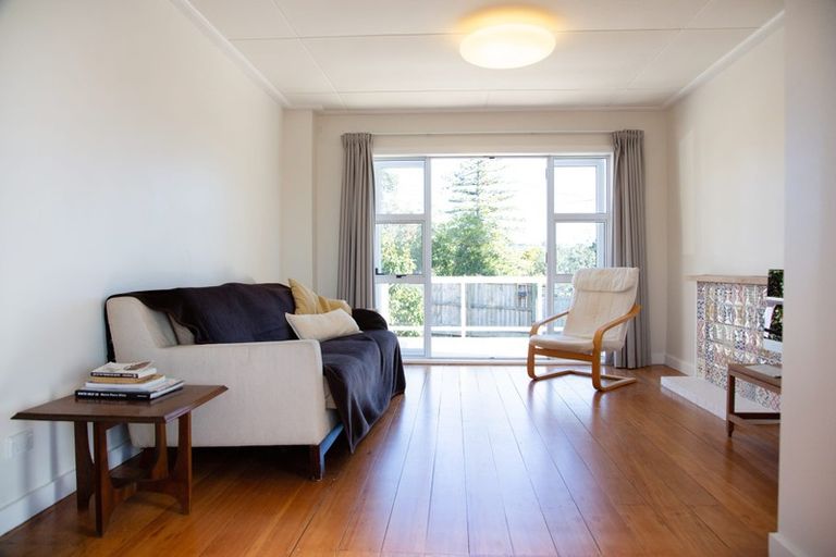 Photo of property in 1/5 Glenview Road, Glen Eden, Auckland, 0602