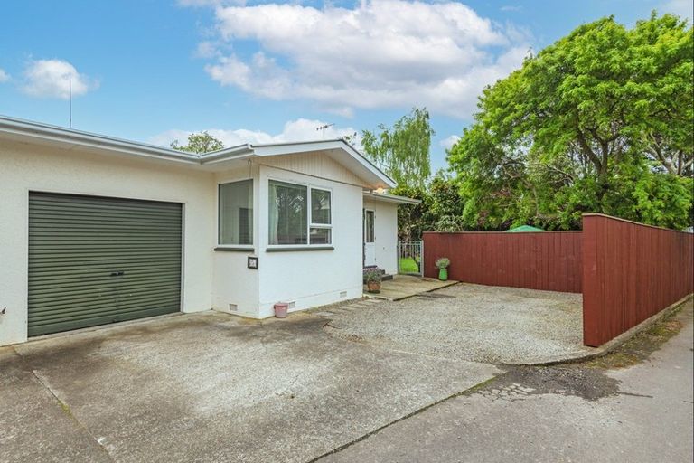 Photo of property in 27a Churchill Avenue, Hokowhitu, Palmerston North, 4410