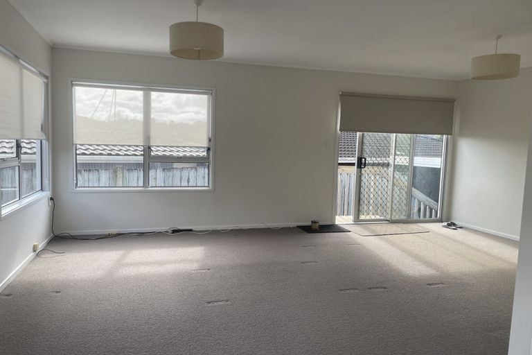 Photo of property in 2/33 Halberg Street, Glenfield, Auckland, 0629