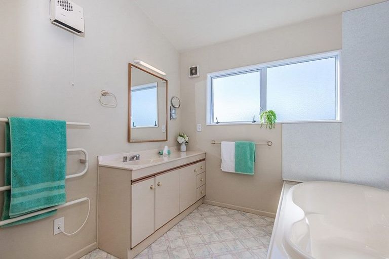 Photo of property in 8a Kipling Street, Johnsonville, Wellington, 6037