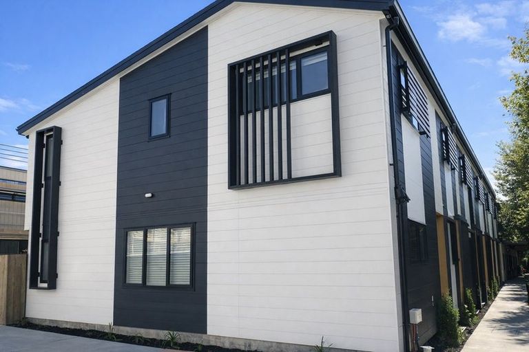 Photo of property in 3/358 Main Road, Huapai, Kumeu, 0810