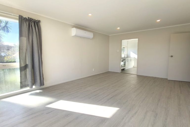 Photo of property in 5 Barnfield Place, Glendene, Auckland, 0602