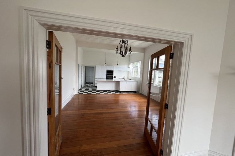 Photo of property in 77 Hine Street, New Plymouth, 4310