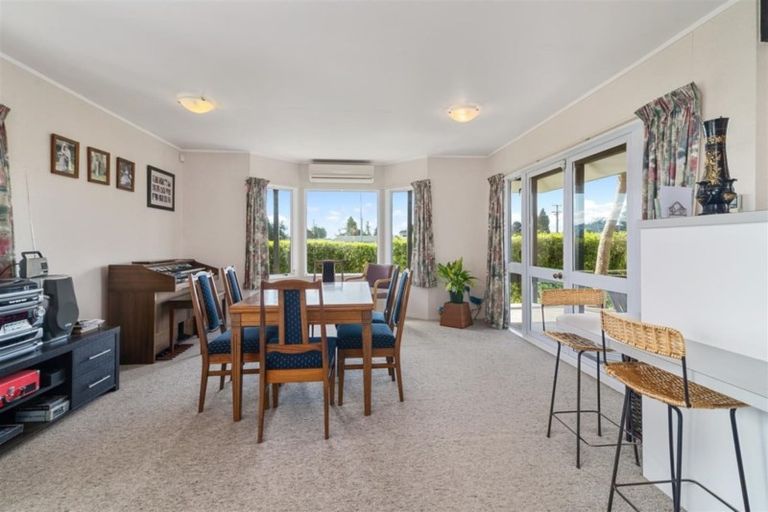 Photo of property in 14 Robinson Avenue, Holdens Bay, Rotorua, 3010