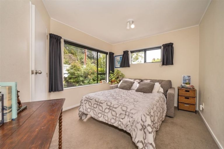 Photo of property in 21 Elmslie Road, Pinehaven, Upper Hutt, 5019