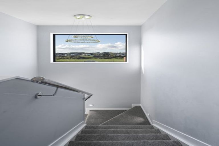 Photo of property in 8 Taipahitini Road, Rosehill, 2113