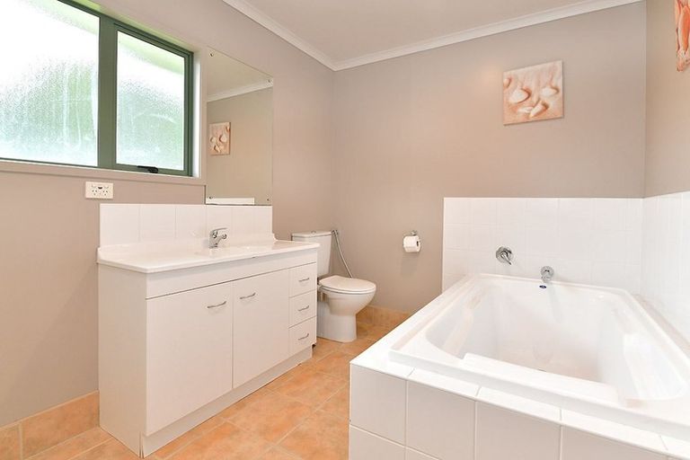 Photo of property in 5352 Kaipara Coast Highway, Wellsford, 0972