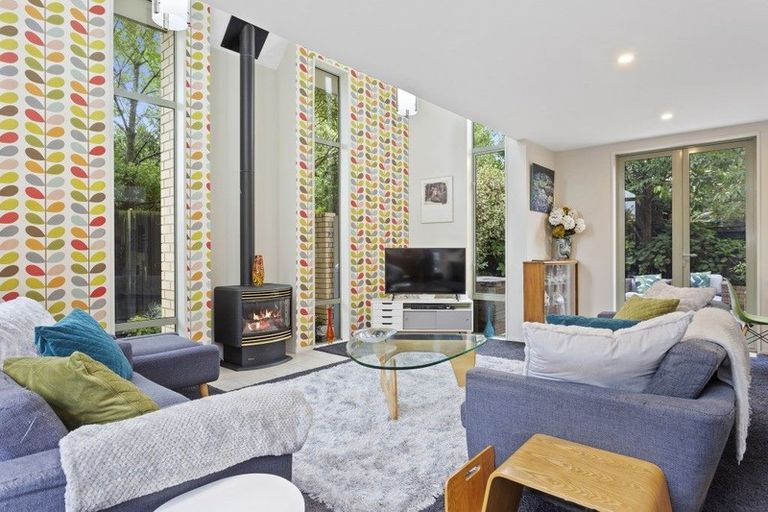 Photo of property in 15a Chilcombe Street, Ilam, Christchurch, 8041