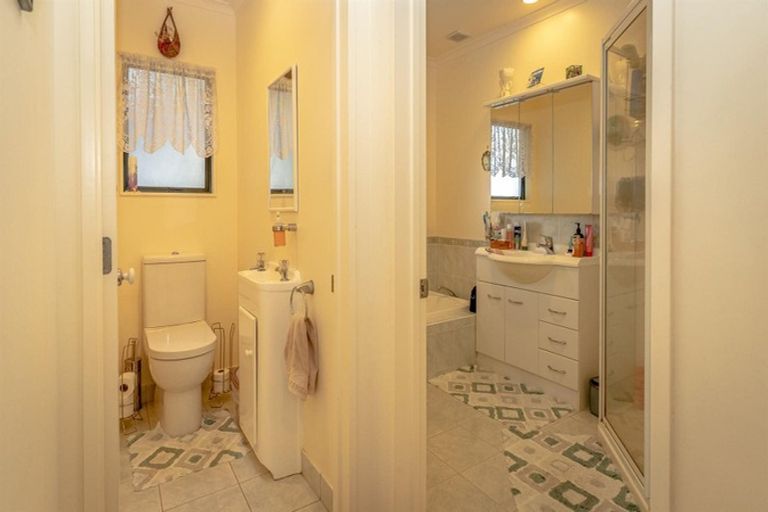 Photo of property in 3 Ashburn Close, Orewa, 0931