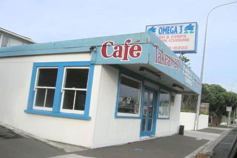 Photo of property in 14 Mana Esplanade, Paremata, Porirua, 5026