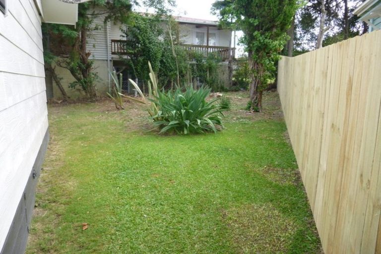 Photo of property in 2/110 Edmonton Road, Henderson, Auckland, 0612