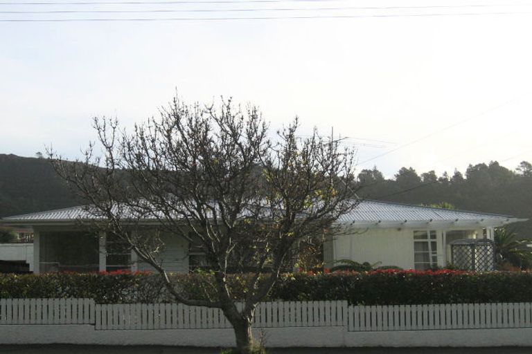 Photo of property in 326 Stokes Valley Road, Stokes Valley, Lower Hutt, 5019