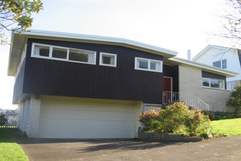 Photo of property in 5 Compass Way, Whitby, Porirua, 5024