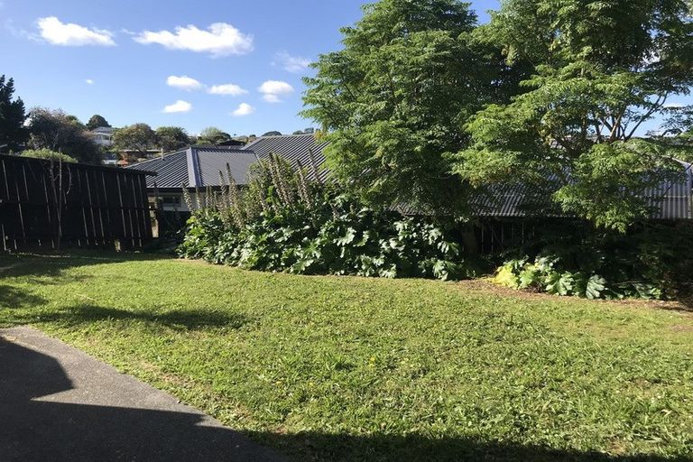 Photo of property in 2/4 Penning Road, Castor Bay, Auckland, 0620