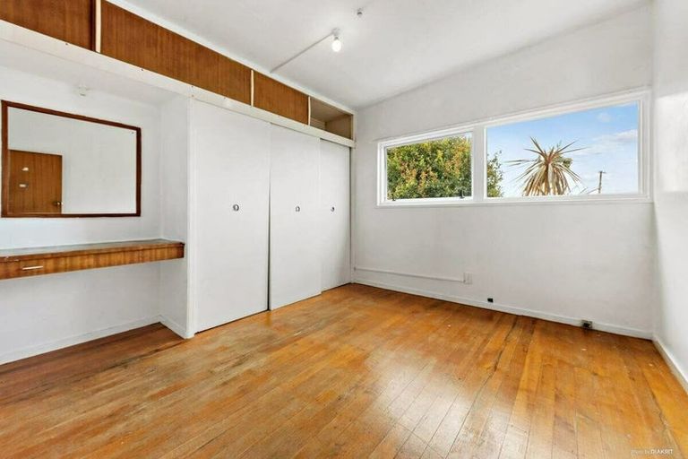 Photo of property in 15 Target Road, Totara Vale, Auckland, 0629