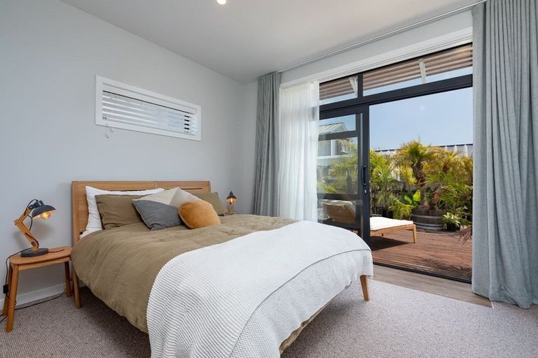 Photo of property in 33 Rauparaha Street, Waikanae Beach, Waikanae, 5036