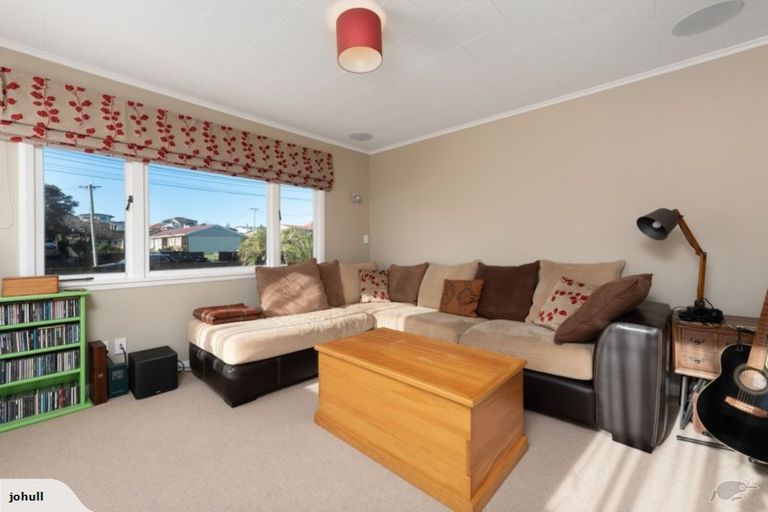 Photo of property in 52 Pitau Road, Mount Maunganui, 3116