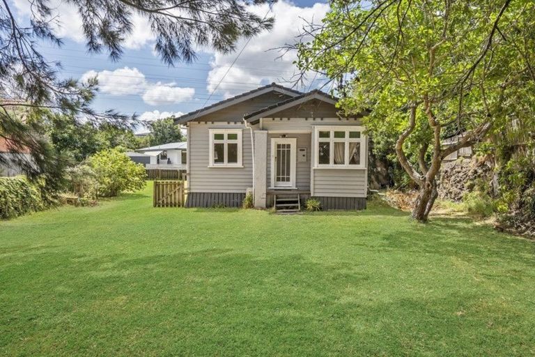 Photo of property in 11 Leonard Road, Mount Wellington, Auckland, 1060