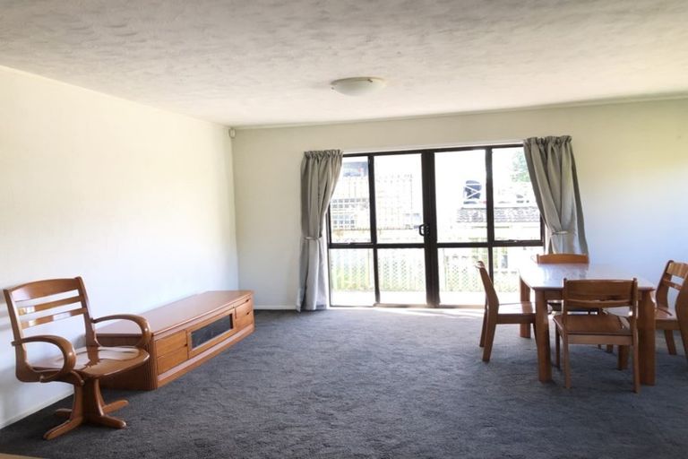 Photo of property in 1/70 Oaktree Avenue, Browns Bay, Auckland, 0630