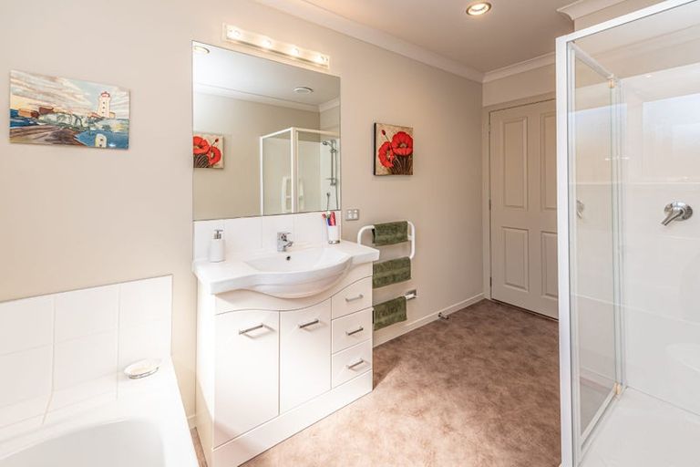 Photo of property in 16 Gilligan Close, College Estate, Whanganui, 4500