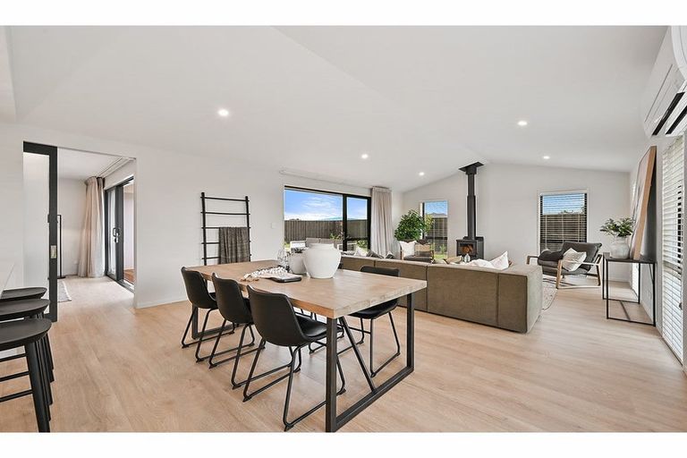 Photo of property in 2 Mccahon Drive, Rangiora, 7400