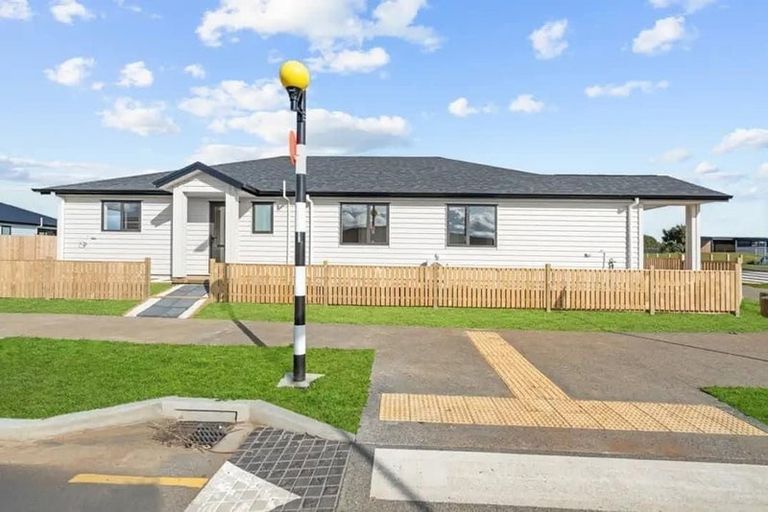 Photo of property in 12 Rorotu Avenue, Karaka, Papakura, 2113
