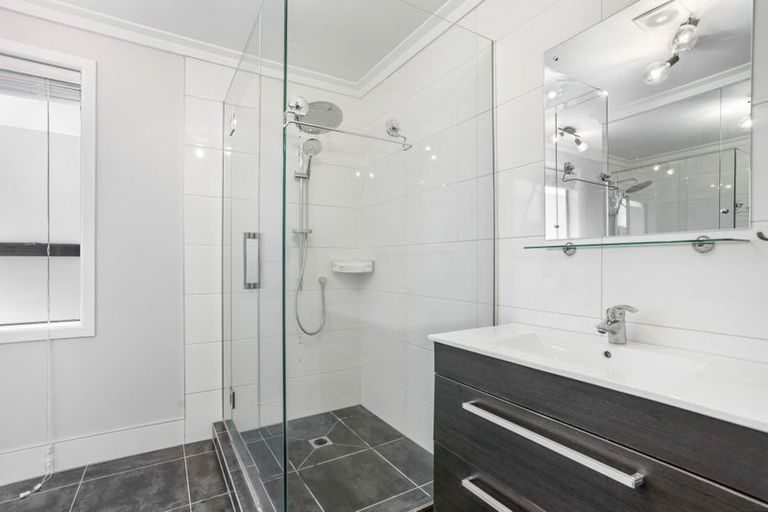 Photo of property in 20 Glen Marine Parade, Glendene, Auckland, 0602