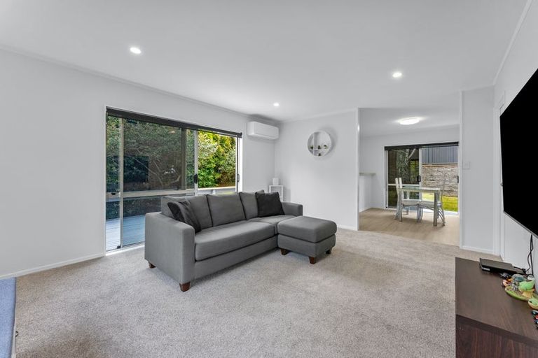 Photo of property in 1/14 Sunward Rise, Glenfield, Auckland, 0629
