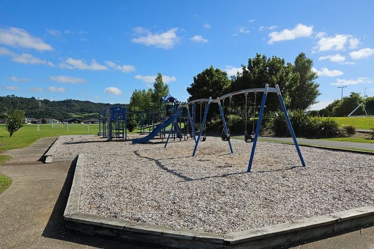 Photo of property in 9 Tereina Lane, Kumeu, 0810