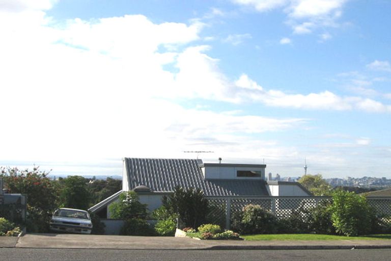 Photo of property in 28 Balmain Road, Chatswood, Auckland, 0626