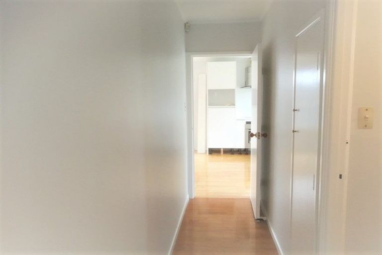 Photo of property in 16 Limmer Place, Browns Bay, Auckland, 0632