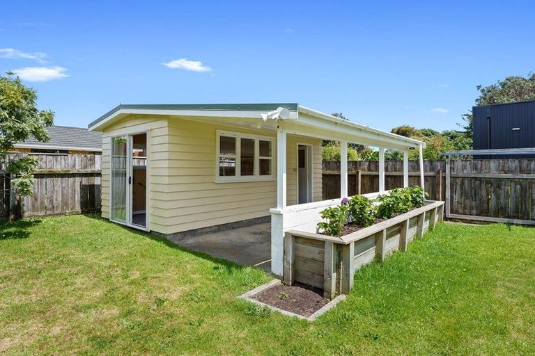 Photo of property in 104 Tutere Street, Waikanae Beach, Waikanae, 5036