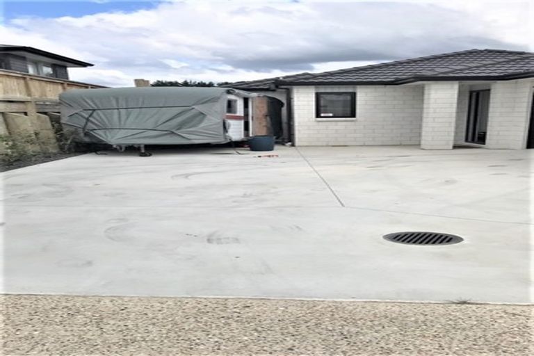 Photo of property in 310a Lakes Boulevard, Pyes Pa, Tauranga, 3112