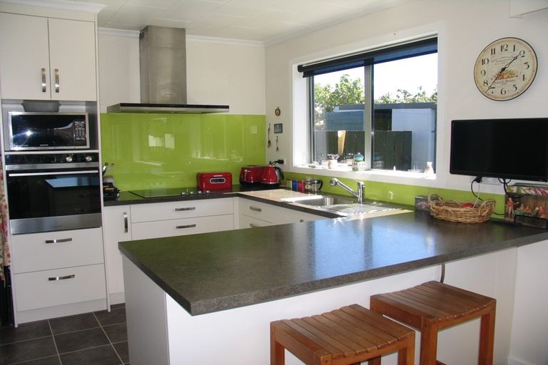 Photo of property in 6 Tybalt Street, Stratford, 4332