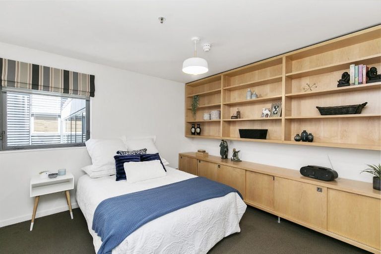 Photo of property in Montreaux Apartments, 10i/164 The Terrace, Wellington Central, Wellington, 6011