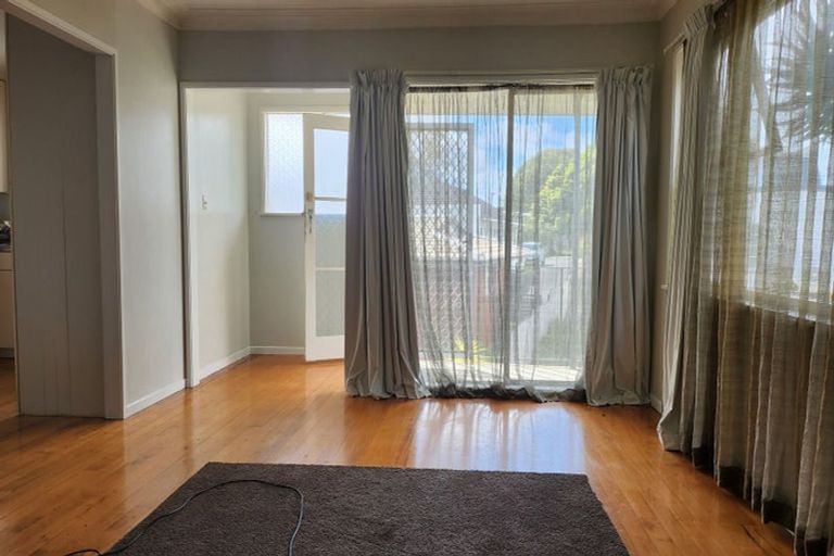 Photo of property in 2/7 Queen Street, Papakura, 2110