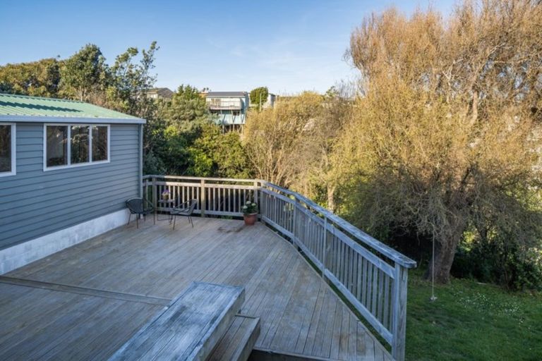 Photo of property in 32 Jillett Street, Titahi Bay, Porirua, 5022