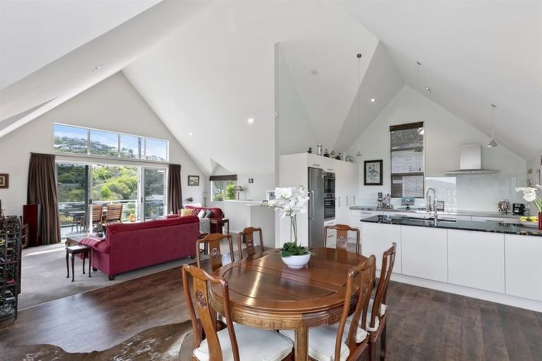 Photo of property in 7b Shortland Street, Khandallah, Wellington, 6035